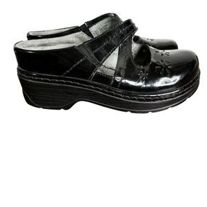 Klogs‎ Womens 7M Black Patent Leather Mary Jane Floral Cut Out Slip Resistant